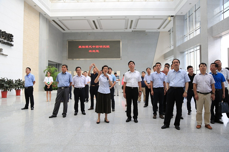 第七届淮海经济区核心区城市市长会议与会领导莅临康缘药业考察