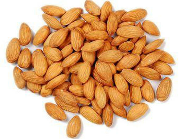 Peeled bitter almonds